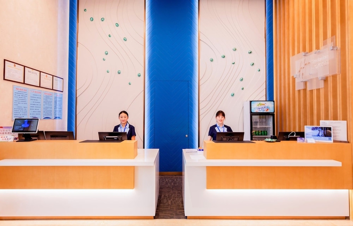 Imagen de los interiores del Hotel Holiday Inn Express Yantai Fulai. Foto 19