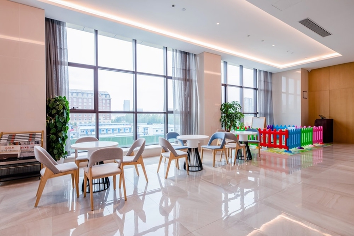 Imagen del bar/restaurante del Hotel Holiday Inn Express Yantai Fulai. Foto 4