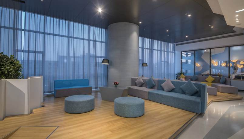 Imagen de los interiores del Hotel Holiday Inn Express Yantai Yeda, An Ihg. Foto 15