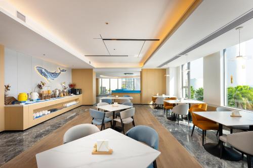 Imagen general del Hotel Holiday Inn Express Zhanjiang Coast, an IHG. Foto 4