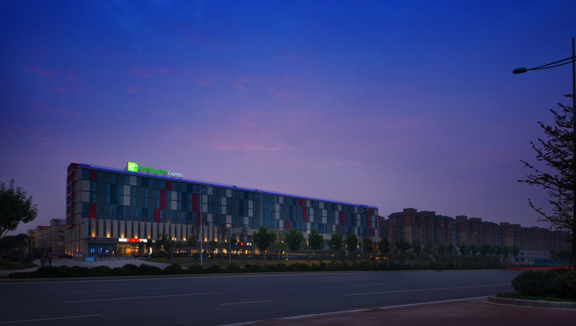 Imagen de los exteriores del Hotel Holiday Inn Express Zhengzhou Airport, An Ihg. Foto 9