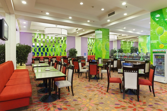 Imagen del bar/restaurante del Hotel Holiday Inn Express Zhengzhou, An Ihg. Foto 2