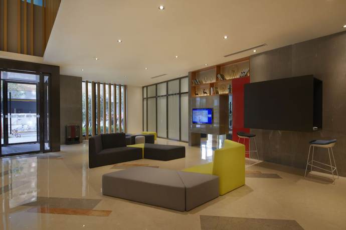 Imagen de los interiores del Hotel Holiday Inn Express Zhengzhou Zhengdong, An Ihg. Foto 16