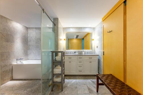 Imagen de la habitación del Hotel Holiday Inn Express Zhuhai Guishan Island, an IHG. Foto 15