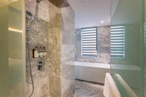 Imagen de la habitación del Hotel Holiday Inn Express Zhuhai Guishan Island, an IHG. Foto 16