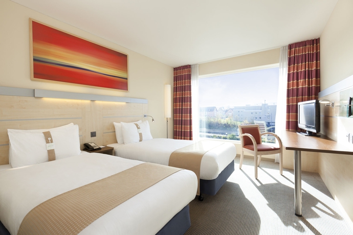 Imagen de la habitación del Hotel Holiday Inn Express Zurich Airport. Foto 12