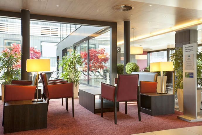 Imagen de los interiores del Hotel Holiday Inn Express Zurich Airport. Foto 16