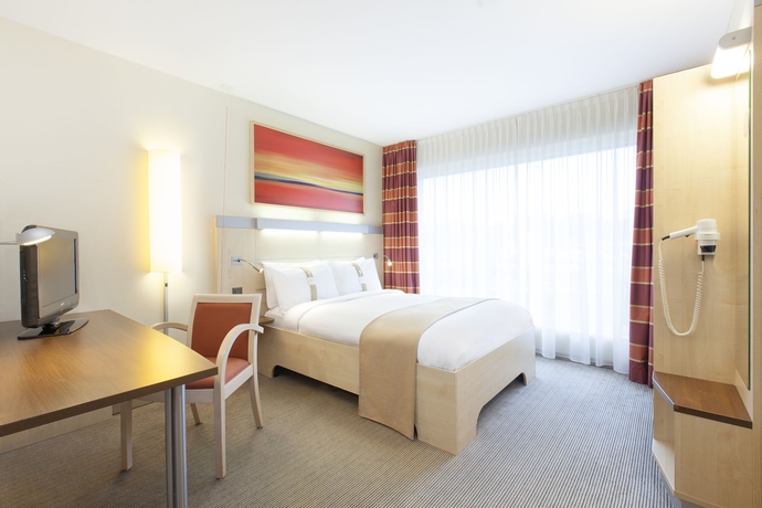 Imagen de la habitación del Hotel Holiday Inn Express Zurich Airport. Foto 13