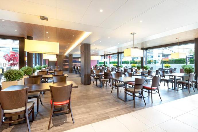 Imagen del bar/restaurante del Hotel Holiday Inn Express Zurich Airport by IHG. Foto 3