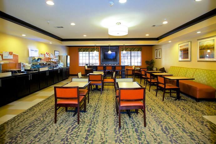 Imagen del bar/restaurante del Hotel Holiday Inn Express & Suites Acworth - Kennesaw Northwest. Foto 2