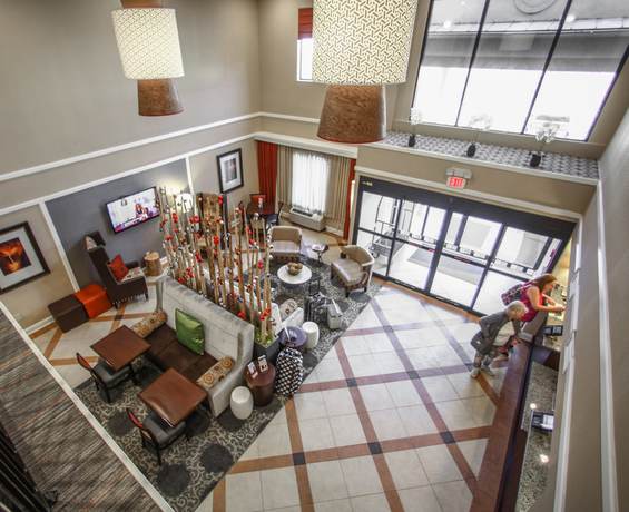 Imagen de los interiores del Hotel Holiday Inn Express & Suites Atlanta-Emory University Area. Foto 15