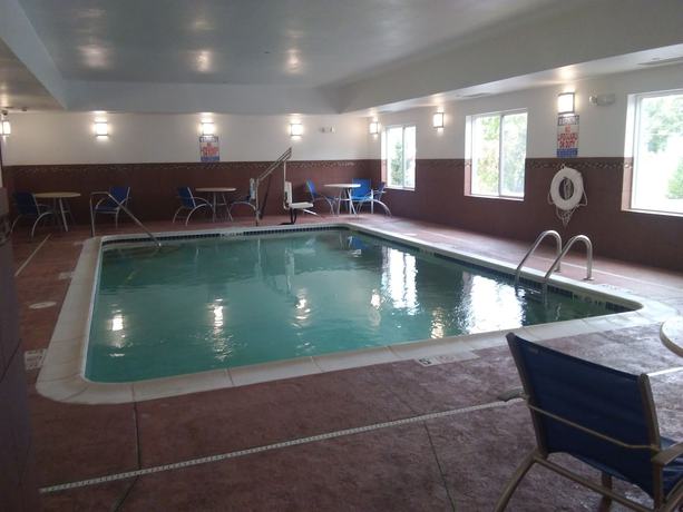 Imagen de la piscina del Hotel Holiday Inn Express & Suites Belle Vernon. Foto 19