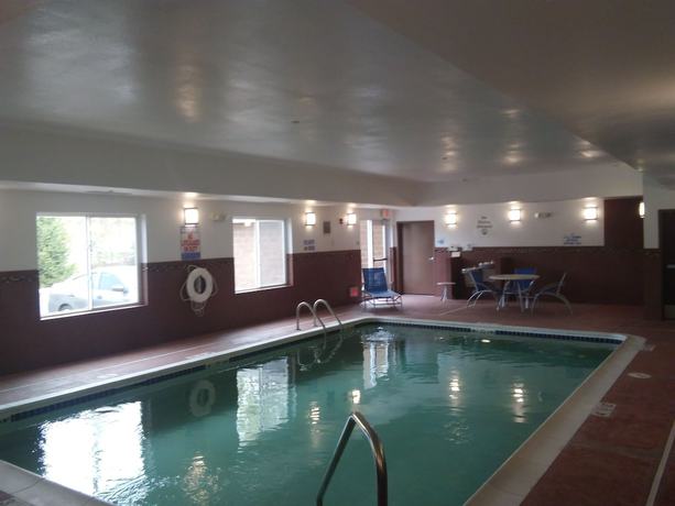 Imagen de la piscina del Hotel Holiday Inn Express & Suites Belle Vernon. Foto 20