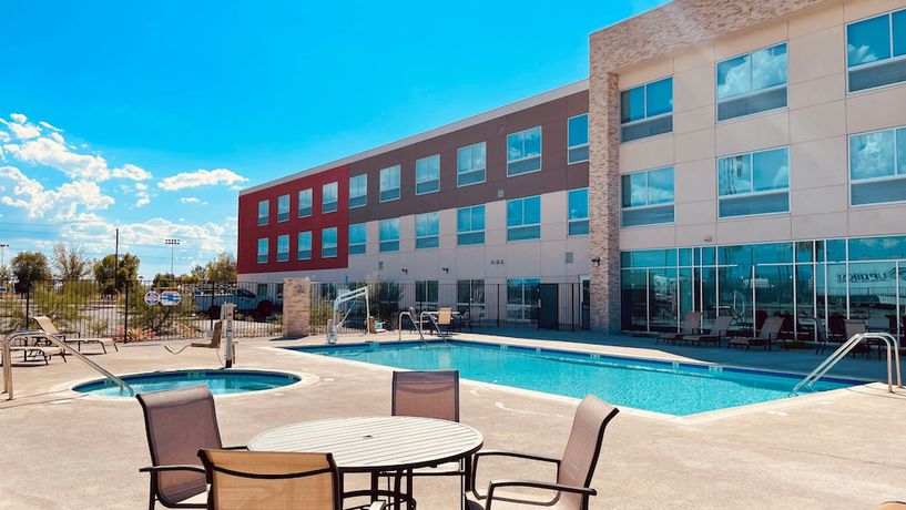 Imagen de la piscina del Hotel Holiday Inn Express & Suites - Blythe, an IHG. Foto 20