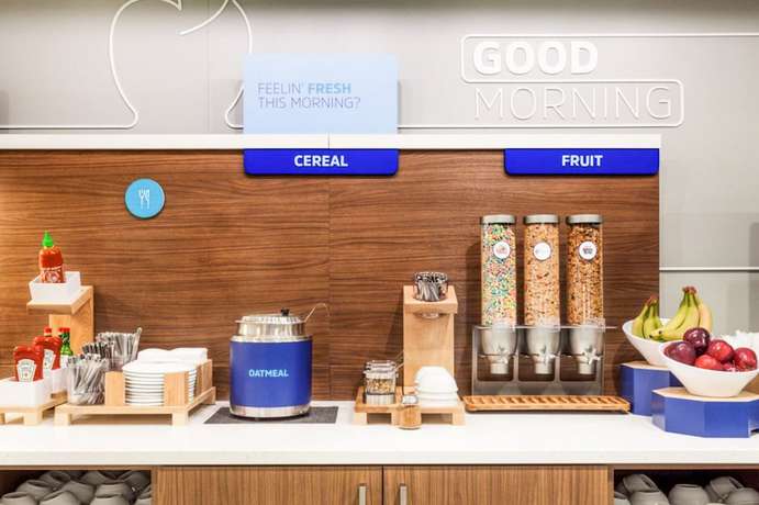 Imagen del bar/restaurante del Hotel Holiday Inn Express & Suites - Blythe, an IHG. Foto 5