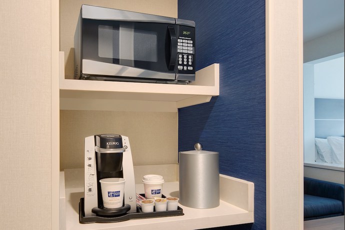 Imagen de la habitación del Hotel Holiday Inn Express & Suites Bradley Airport. Foto 9