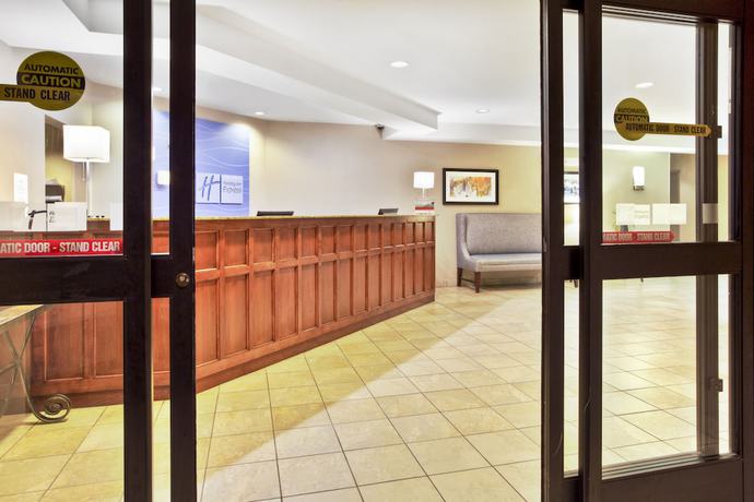 Imagen de los interiores del Hotel Holiday Inn Express & Suites Bradley Airport. Foto 18
