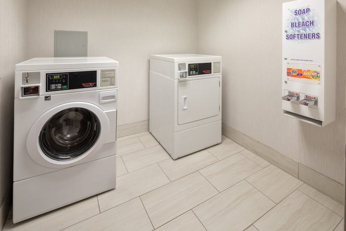 Imagen general del Hotel Holiday Inn Express & Suites Bradley Airport. Foto 2