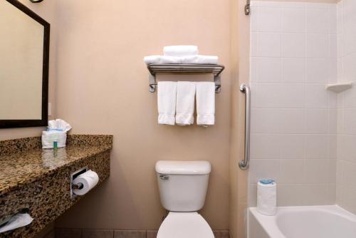Imagen general del Hotel Holiday Inn Express & Suites Bridgeport, an IHG. Foto 3