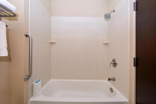 Imagen de la habitación del Hotel Holiday Inn Express & Suites Bridgeport, an IHG. Foto 7