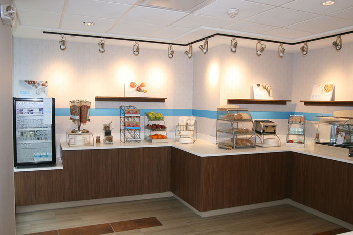 Imagen del bar/restaurante del Hotel Holiday Inn Express & Suites Buffalo Downtown - Medical CTR. Foto 4