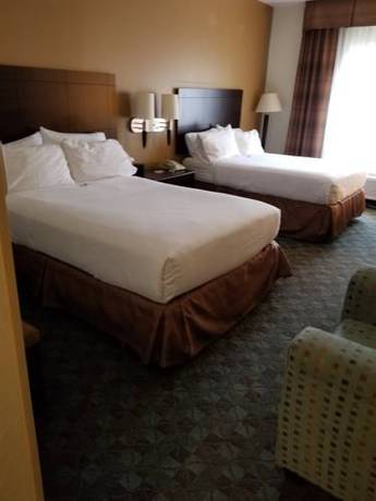 Imagen de la habitación del Hotel Holiday Inn Express & Suites Canton. Foto 4
