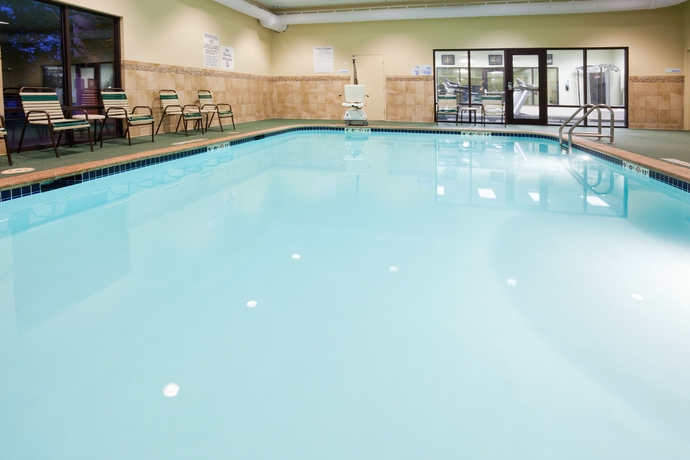 Imagen de la piscina del Hotel Holiday Inn Express & Suites Cedar Rapids-I-380 @ 33rd Ave. Foto 15
