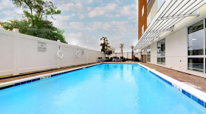 Imagen de la piscina del Hotel Holiday Inn Express & Suites - Chalmette - New Orl. Foto 14