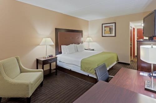 Imagen de la habitación del Hotel Holiday Inn Express & Suites Charleston-Southridge, an IHG. Foto 5