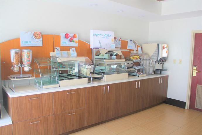Imagen del bar/restaurante del Hotel Holiday Inn Express & Suites Charlotte-Concord-I-85. Foto 3