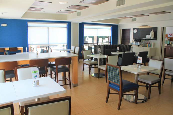 Imagen del bar/restaurante del Hotel Holiday Inn Express & Suites Charlotte-Concord-I-85. Foto 4