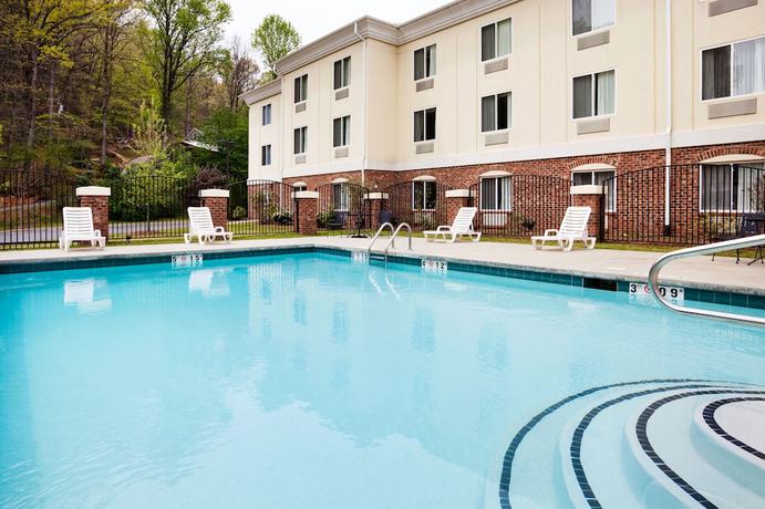 Imagen de la piscina del Hotel Holiday Inn Express & Suites Cherokee-casino. Foto 20