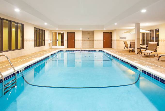 Imagen de la piscina del Hotel Holiday Inn Express & Suites Chicago South L. Foto 20