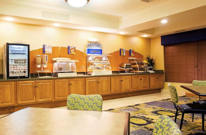 Imagen del bar/restaurante del Hotel Holiday Inn Express & Suites Chicago South L. Foto 2