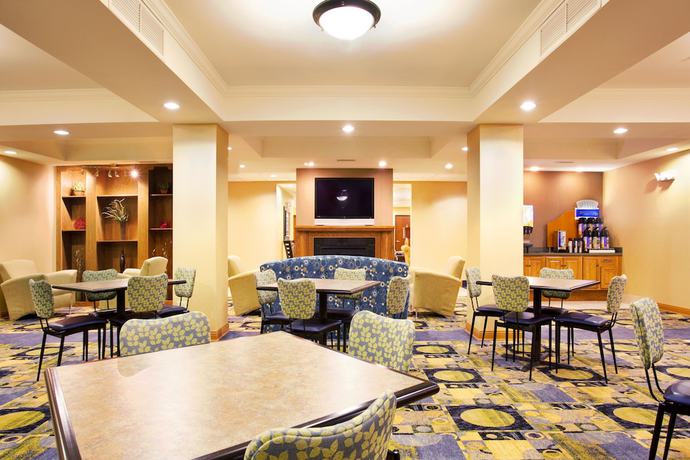 Imagen del bar/restaurante del Hotel Holiday Inn Express & Suites Chicago South L. Foto 3
