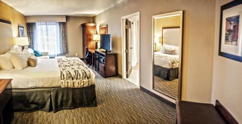 Imagen de la habitación del Hotel Holiday Inn Express & Suites Cincinnati Riverfront, an IHG Hotel. Foto 5