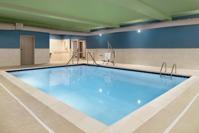 Imagen de la piscina del Hotel Holiday Inn Express & Suites Cincinnati South - Wilder. Foto 20