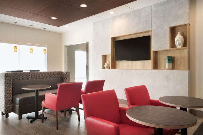 Imagen del bar/restaurante del Hotel Holiday Inn Express & Suites Cincinnati South - Wilder. Foto 4