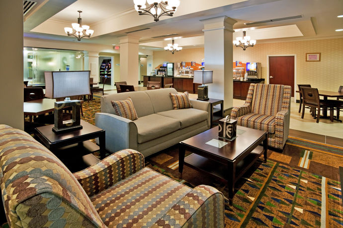 Imagen del bar/restaurante del Hotel Holiday Inn Express & Suites Columbus-Fort Benning. Foto 1