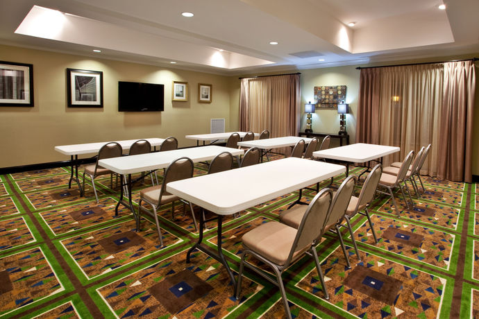 Imagen de los interiores del Hotel Holiday Inn Express & Suites Columbus-Fort Benning. Foto 13