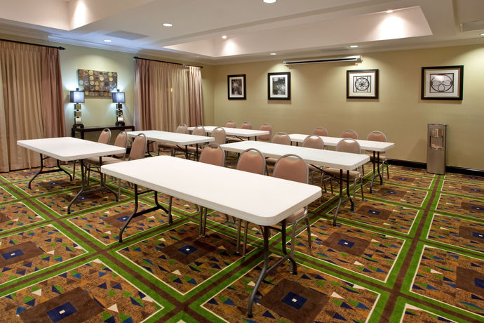 Imagen del bar/restaurante del Hotel Holiday Inn Express & Suites Columbus-Fort Benning. Foto 2