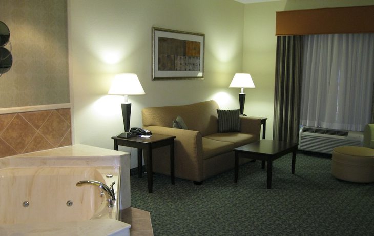 Imagen de la habitación del Hotel Holiday Inn Express & Suites Covington. Foto 16
