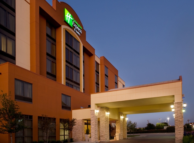 Imagen de los exteriores del Hotel Holiday Inn Express & Suites Dallas Ft. Worth Airport South. Foto 10