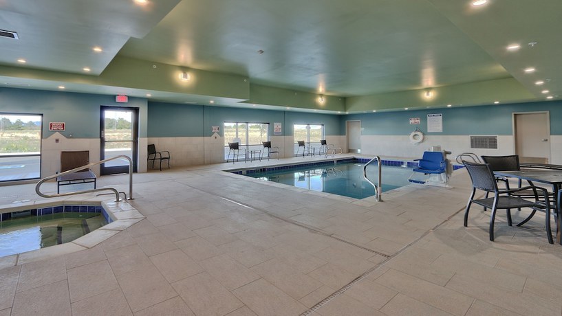 Imagen de la piscina del Hotel Holiday Inn Express & Suites Denver Northwest - Broomfield. Foto 20
