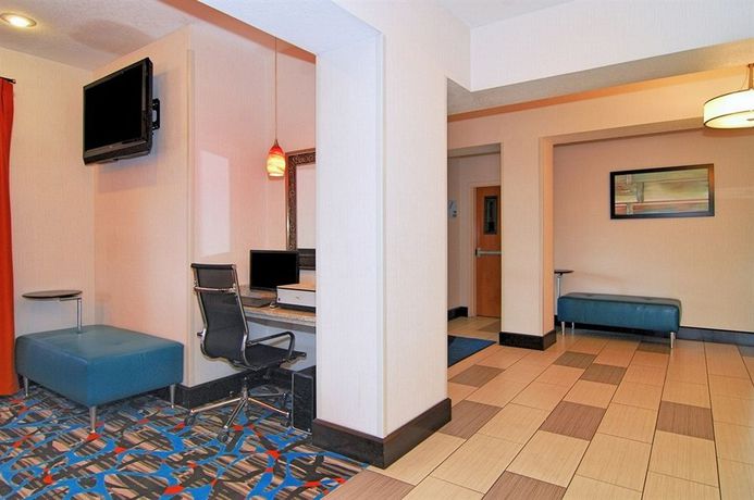 Imagen del bar/restaurante del Hotel Holiday Inn Express & Suites Destin E - Commons Mall Area. Foto 4