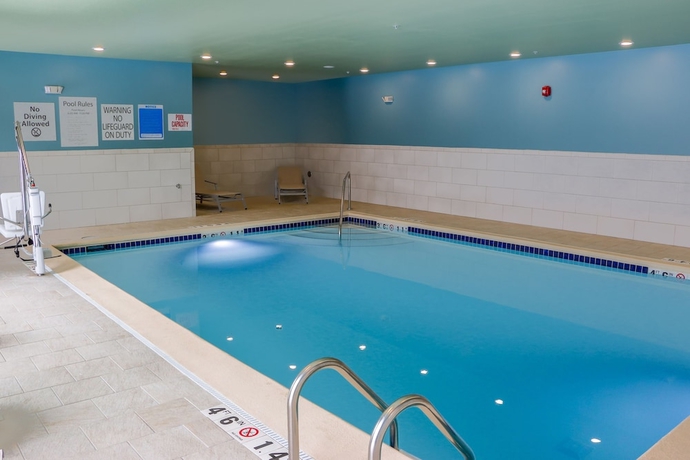 Imagen de la piscina del Hotel Holiday Inn Express & Suites Detroit Northwest - Livonia. Foto 18