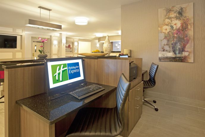 Imagen de la piscina del Hotel Holiday Inn Express & Suites Eden Prairie - Minnetonka. Foto 16