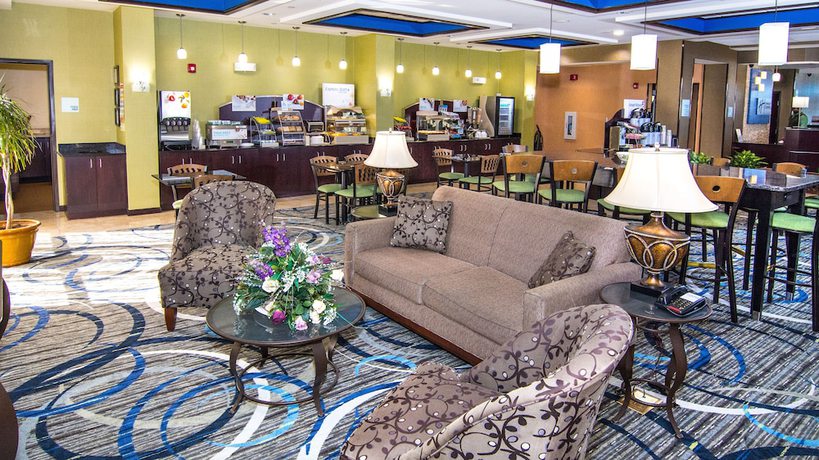 Imagen de los interiores del Hotel Holiday Inn Express & Suites Elkton - University A. Foto 17