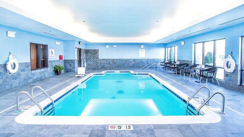 Imagen de la piscina del Hotel Holiday Inn Express & Suites Elkton - University A. Foto 20