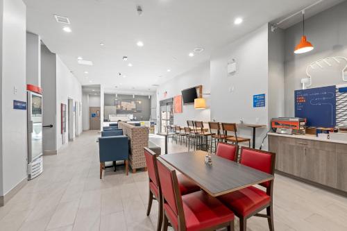 Imagen general del Hotel Holiday Inn Express & Suites. Foto 3